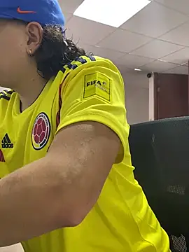 Snapshot of DanielGomez9 chatting on 04.04.26 DanielGomez9 online show from 04.04.26