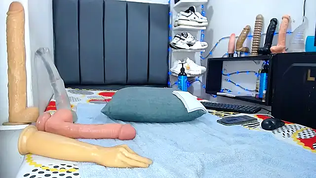 Snapshot of LaGersoon chatting on 11.14.25 LaGersoon online show from 11.14.25