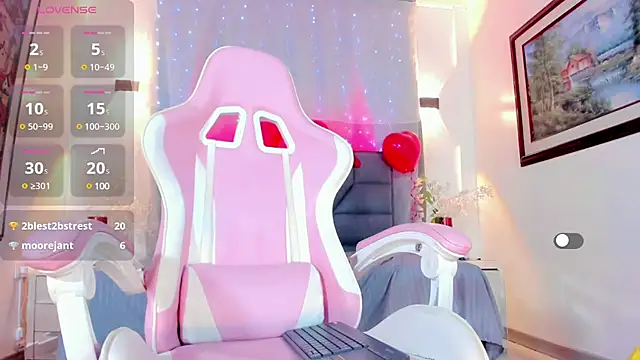 Snapshot of laura_barjun chatting on 02.28.25 laura barjun online show from 02.28.25