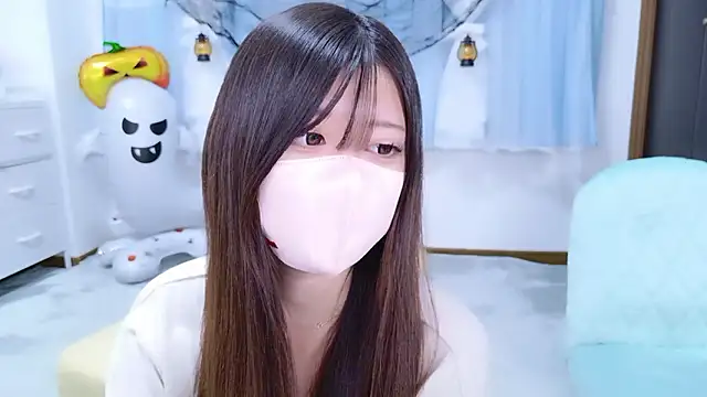 Snapshot of MAOchaso chatting on 10.29.25 MAOchaso online show from 10.29.25