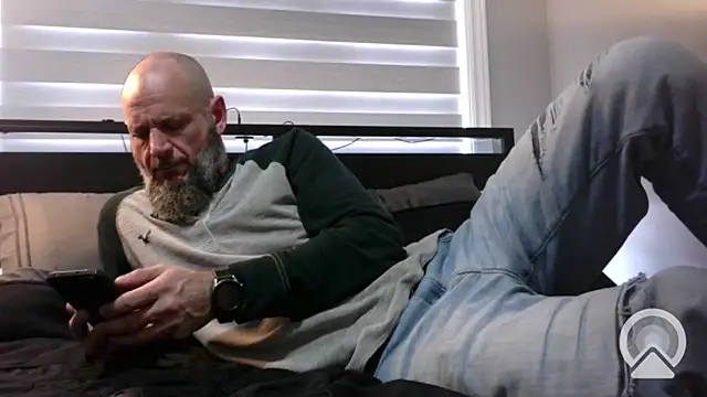 Snapshot of Roaming_Medick1 chatting on 12.16.24 Roaming Medick1 online show from 12.16.24