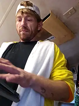 Snapshot of Snowwisss chatting on 10.17.25 Snowwisss online show from 10.17.25