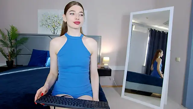 Snapshot of NicoleRosss chatting on 11.21.25 NicoleRosss online show from 11.21.25