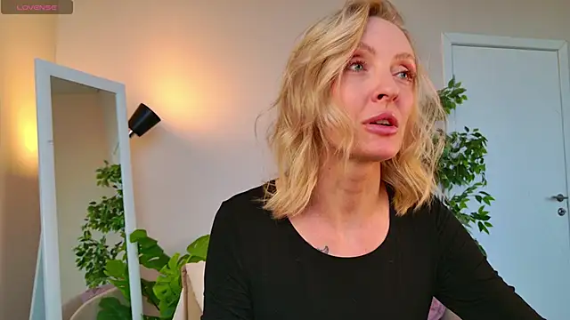 Snapshot of sexuallycorrecte chatting on 03.08.26 sexuallycorrecte online show from 03.08.26