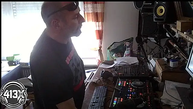 Snapshot of rosaeichel chatting on 05.21.26 rosaeichel online show from 05.21.26