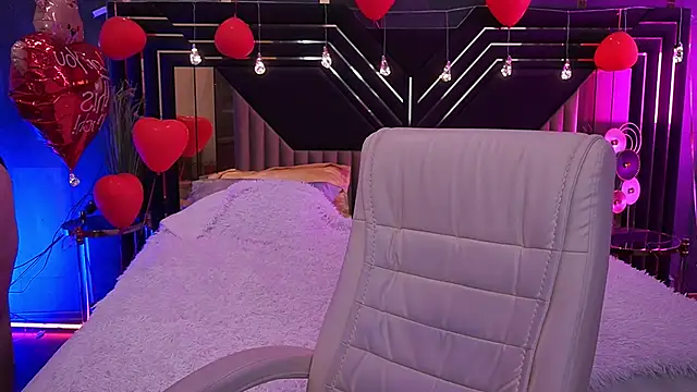 Snapshot of CoolTatis chatting on 02.25.26 CoolTatis online show from 02.25.26