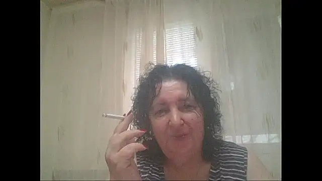 Snapshot of maturekorine chatting on 05.17.26 maturekorine online show from 05.17.26