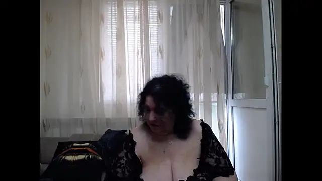 Snapshot of maturekorine chatting on 07.13.26 maturekorine online show from 07.13.26