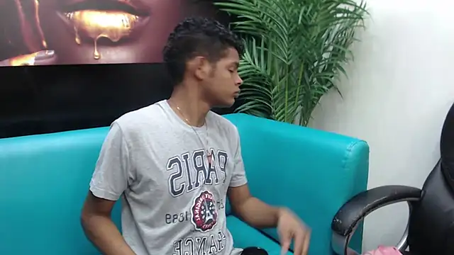 Snapshot of boylittle19cm chatting on 03.04.25 boylittle19cm online show from 03.04.25