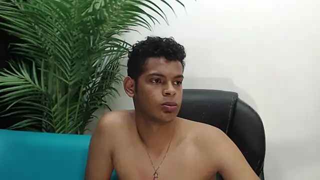 Snapshot of boylittle19cm chatting on 03.04.25 boylittle19cm online show from 03.04.25