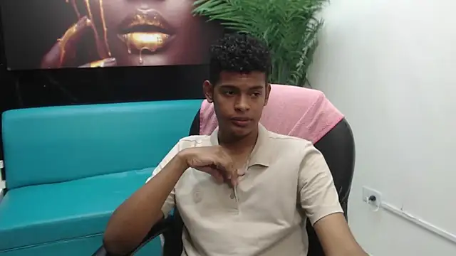 Snapshot of boylittle19cm chatting on 03.05.25 boylittle19cm online show from 03.05.25