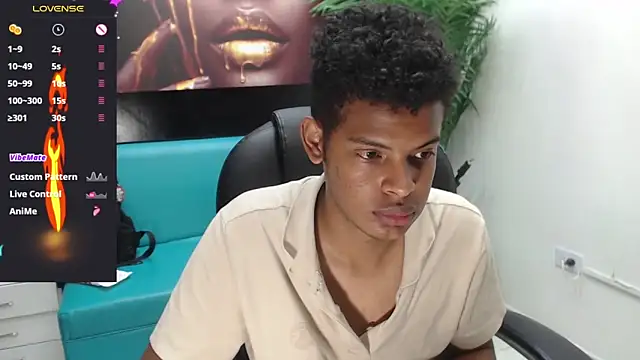 Snapshot of boylittle19cm chatting on 03.06.25 boylittle19cm online show from 03.06.25