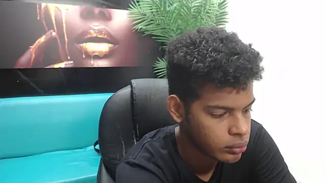 Snapshot of boylittle19cm chatting on 03.08.25 boylittle19cm online show from 03.08.25