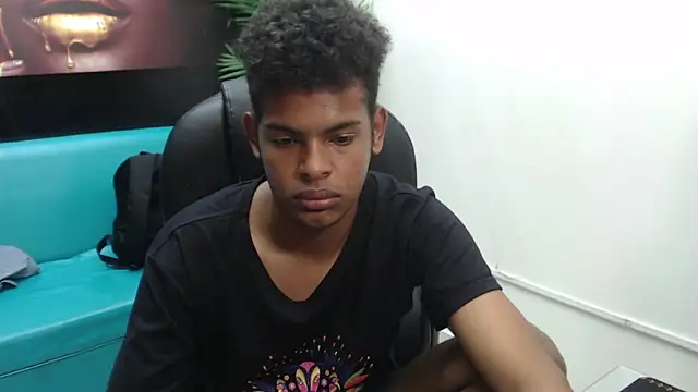 Snapshot of boylittle19cm chatting on 03.08.25 boylittle19cm online show from 03.08.25