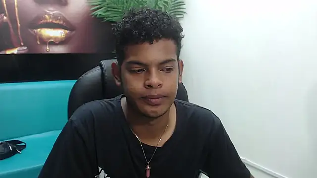 Snapshot of boylittle19cm chatting on 03.11.25 boylittle19cm online show from 03.11.25