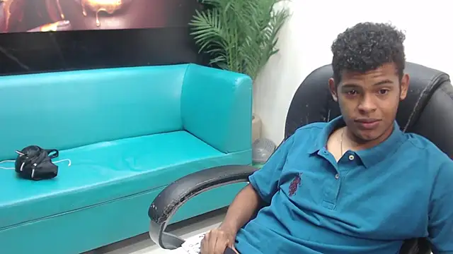 Snapshot of boylittle19cm chatting on 03.13.25 boylittle19cm online show from 03.13.25