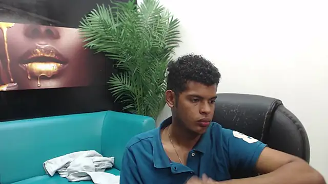 Snapshot of boylittle19cm chatting on 03.13.25 boylittle19cm online show from 03.13.25