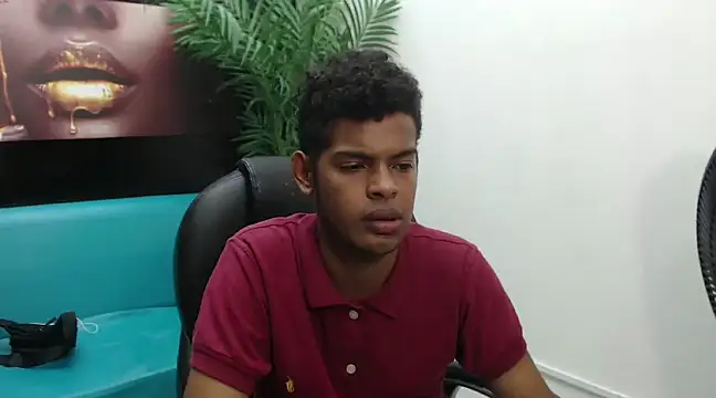 Snapshot of boylittle19cm chatting on 03.14.25 boylittle19cm online show from 03.14.25