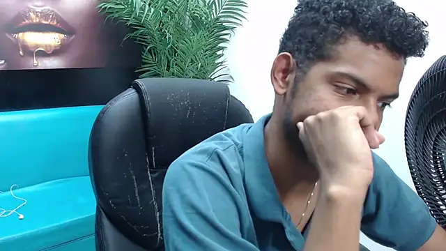 Snapshot of boylittle19cm chatting on 03.15.25 boylittle19cm online show from 03.15.25