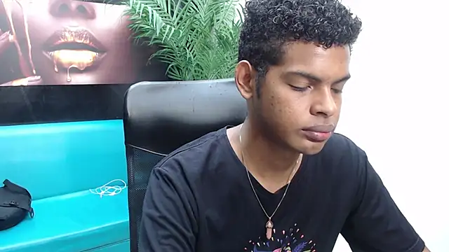 Snapshot of boylittle19cm chatting on 03.19.25 boylittle19cm online show from 03.19.25