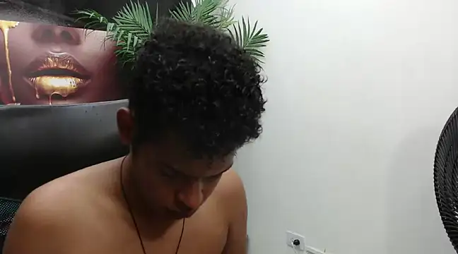 Snapshot of boylittle19cm chatting on 03.21.25 boylittle19cm online show from 03.21.25