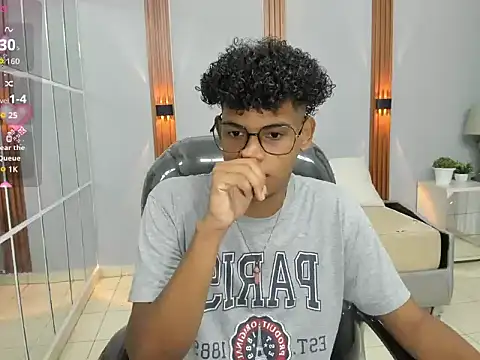 Snapshot of boylittle19cm chatting on 09.09.25 boylittle19cm online show from 09.09.25