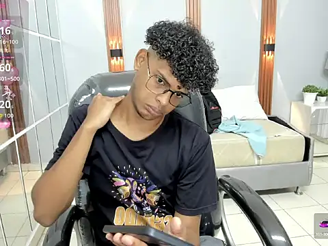 Snapshot of boylittle19cm chatting on 09.10.25 boylittle19cm online show from 09.10.25