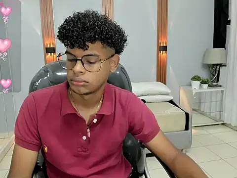 Snapshot of boylittle19cm chatting on 09.11.25 boylittle19cm online show from 09.11.25