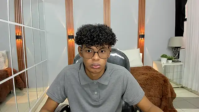 Snapshot of boylittle19cm chatting on 09.15.25 boylittle19cm online show from 09.15.25