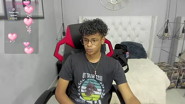 Snapshot of boylittle19cm chatting on 09.17.25 boylittle19cm online show from 09.17.25