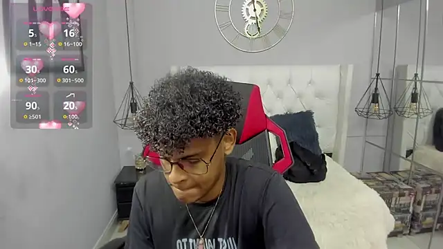 Snapshot of boylittle19cm chatting on 09.18.25 boylittle19cm online show from 09.18.25