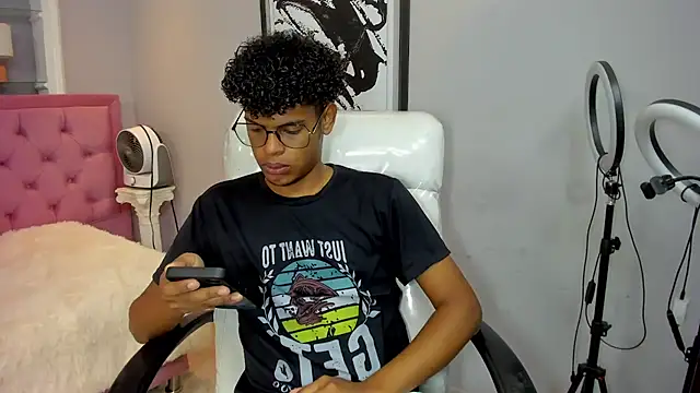 Snapshot of boylittle19cm chatting on 09.26.25 boylittle19cm online show from 09.26.25