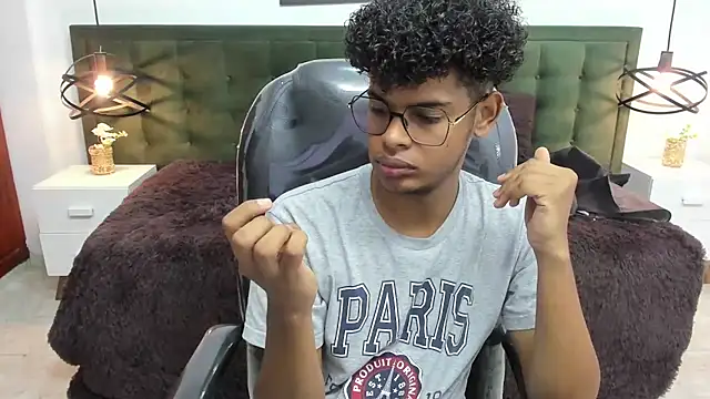 Snapshot of boylittle19cm chatting on 09.28.25 boylittle19cm online show from 09.28.25