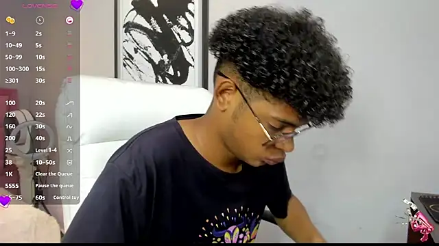 Snapshot of boylittle19cm chatting on 10.02.25 boylittle19cm online show from 10.02.25