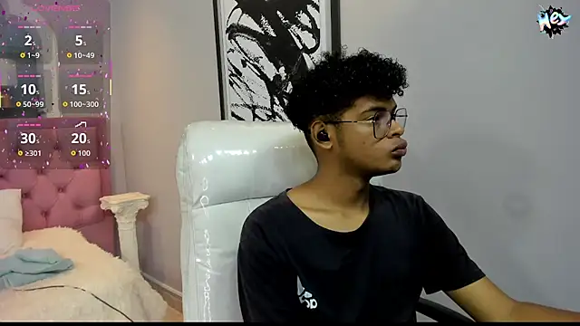 Snapshot of boylittle19cm chatting on 10.04.25 boylittle19cm online show from 10.04.25