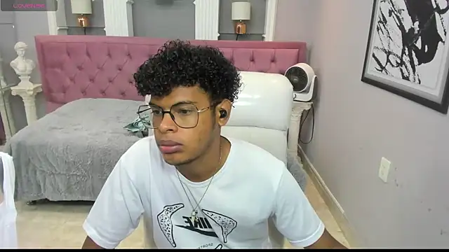 Snapshot of boylittle19cm chatting on 10.09.25 boylittle19cm online show from 10.09.25