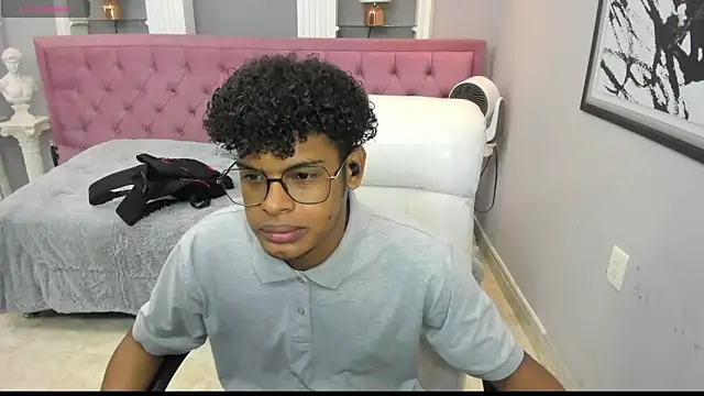 Snapshot of boylittle19cm chatting on 10.10.25 boylittle19cm online show from 10.10.25