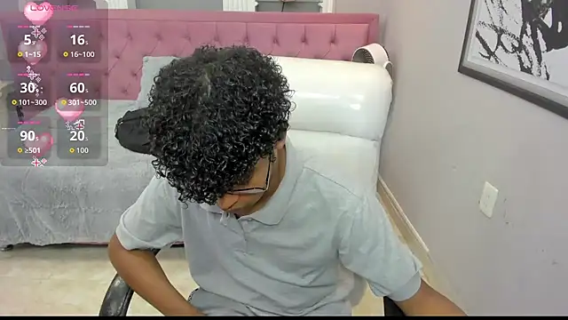 Snapshot of boylittle19cm chatting on 10.11.25 boylittle19cm online show from 10.11.25