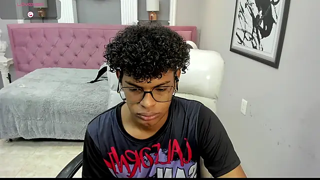 Snapshot of boylittle19cm chatting on 10.14.25 boylittle19cm online show from 10.14.25