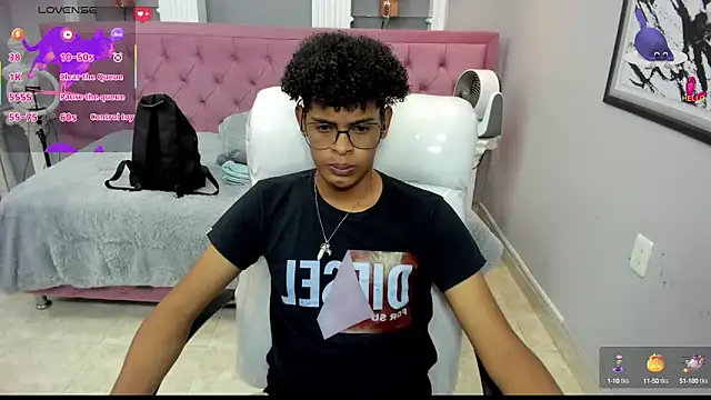 Snapshot of boylittle19cm chatting on 10.17.25 boylittle19cm online show from 10.17.25