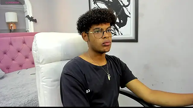 Snapshot of boylittle19cm chatting on 10.19.25 boylittle19cm online show from 10.19.25