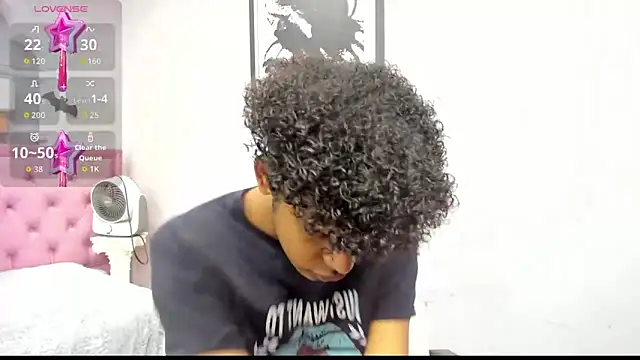 Snapshot of boylittle19cm chatting on 10.22.25 boylittle19cm online show from 10.22.25