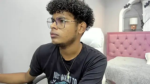 Snapshot of boylittle19cm chatting on 10.26.25 boylittle19cm online show from 10.26.25