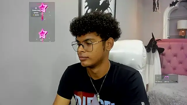 Snapshot of boylittle19cm chatting on 10.30.25 boylittle19cm online show from 10.30.25