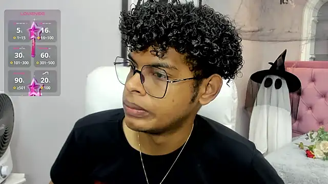 Snapshot of boylittle19cm chatting on 11.02.25 boylittle19cm online show from 11.02.25