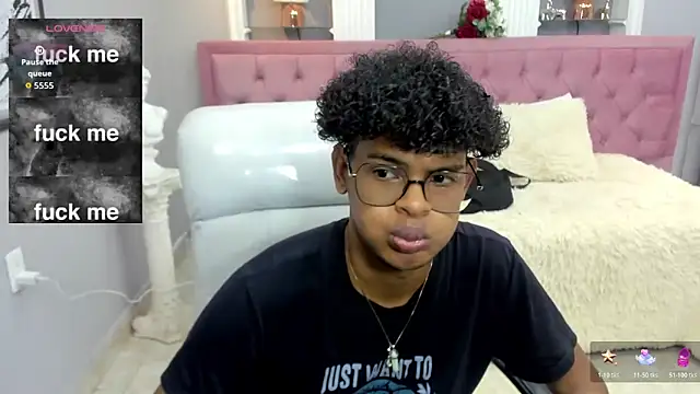 Snapshot of boylittle19cm chatting on 11.12.25 boylittle19cm online show from 11.12.25