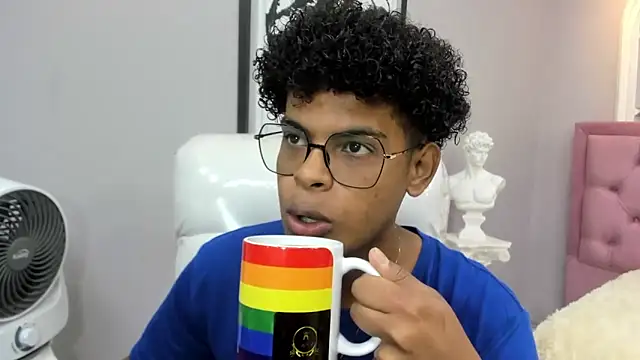 Snapshot of boylittle19cm chatting on 11.16.25 boylittle19cm online show from 11.16.25