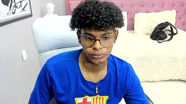 Snapshot of boylittle19cm chatting on 11.22.25 boylittle19cm online show from 11.22.25