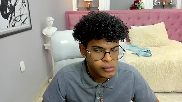 Snapshot of boylittle19cm chatting on 11.25.25 boylittle19cm online show from 11.25.25