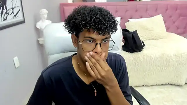 Snapshot of boylittle19cm chatting on 11.26.25 boylittle19cm online show from 11.26.25